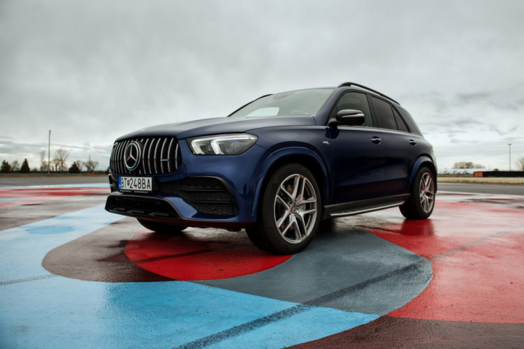 Mercedes-Benz v roku 2022 obhájil pozíciu najpredávanejšej prémiovej značky na Slovensku