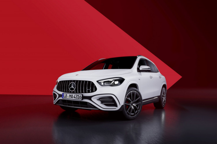 Mercedes-AMG GLA 35 4MATIC a GLB 35 4MATIC – Spaľovací motor dopĺňa mild-hybridná technika a viac výbavy