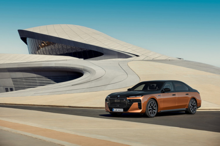 BMW i7 M70 xDrive – Nová sedmička má viac výkonu ako BMW M5 CS...