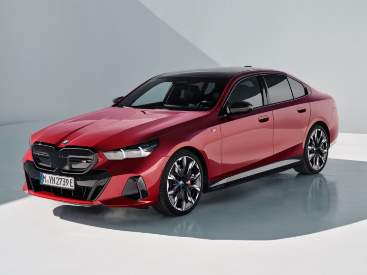 Nové BMW i5 a BMW radu 5 – Výrazný dizajn, nové motory a šesťvalce aj v európskej ponuke