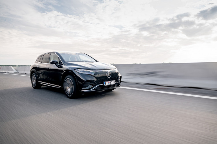 Mercedes EQS 580 SUV - Záhadná a iskrivá