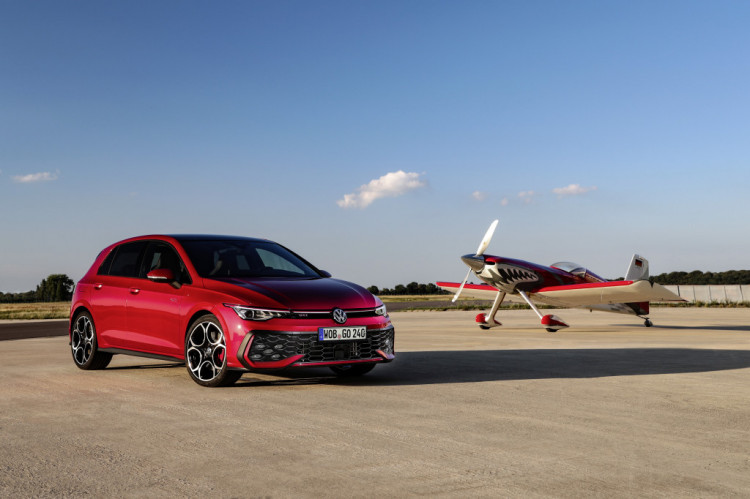 Volkswagen Golf 2024 – Výkonnejšie motory, lepší infotainment a jedna chybička krásy