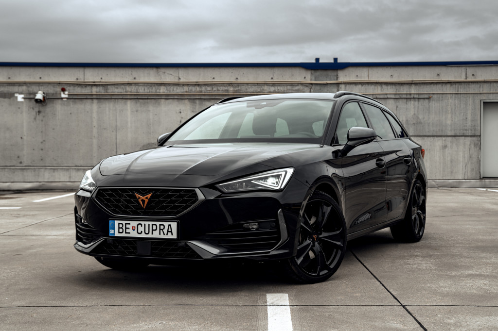 CUPRA Leon Sportstourer 2,0 TDI 4Drive - Paint it Black