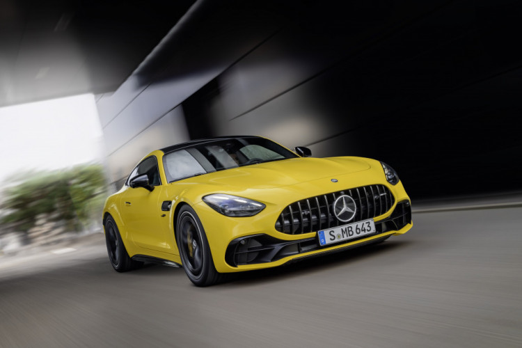 Mercedes-AMG GT 43 kupé – Keď menej (hmotnosti) znamená viac (zábavy)