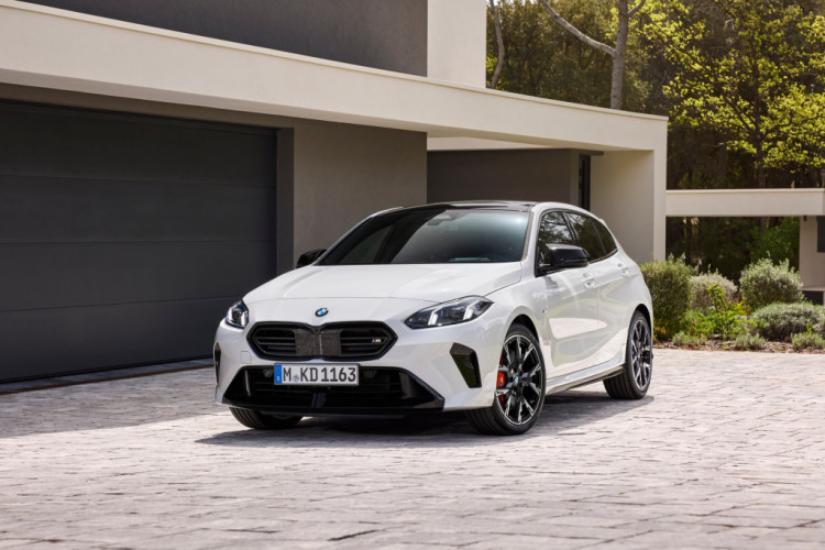 BMW M135 xDrive – Nová generácia alebo dôkladný facelift?