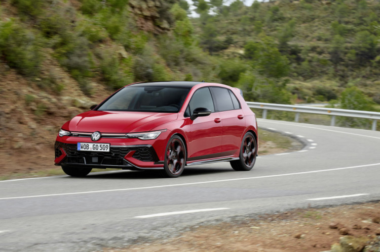 Prvá jazda Volkswagen Golf GTI EDITION 50 – Najrýchlejší Golf všetkých čias