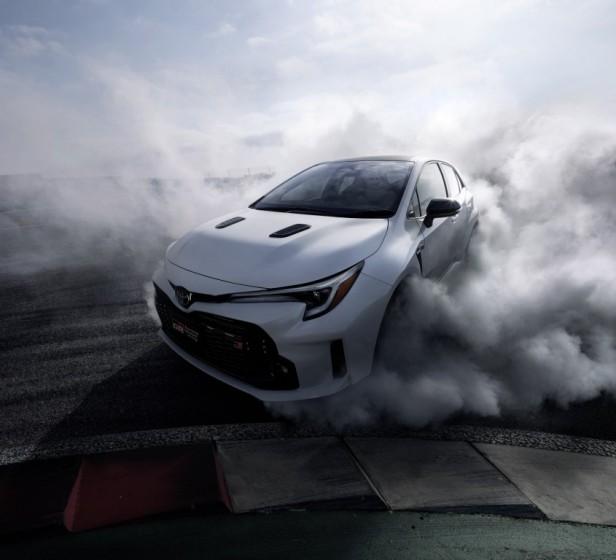 Toyota GR Corolla - Kladivo na Golf R?