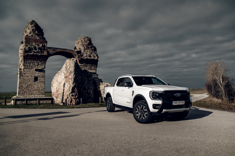 Ford Ranger Wildtrak 2.3 EcoBoost PHEV - Iskrivá kométa