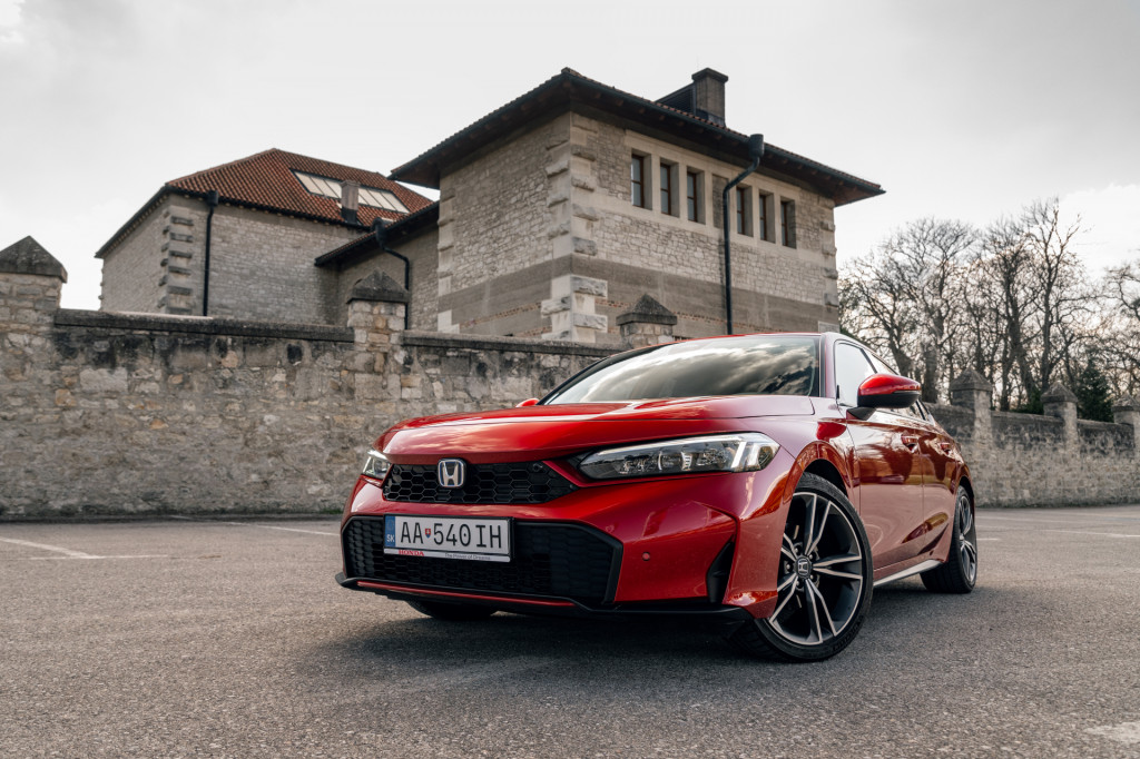 Honda Civic e:HEV Advance – Japonská alternatíva