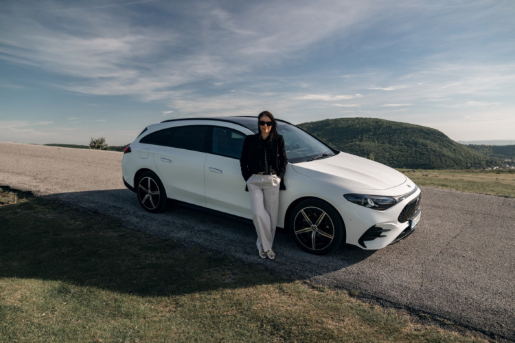 Mercedes-Benz CLA 350 4Matic Shooting Brake elektromobil - Neznámy známy